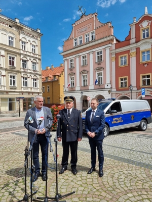 Wałbrzych stawia na elektryki - Straż Miejska z nowym, ekologicznym pojazdem - 0