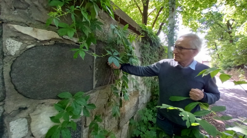 Mur z nagrobków. Historyczny depozyt dla przyszłych pokoleń, czy wstydliwa historia miasta? – fot. Andrzej Andrzejewski