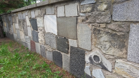 Mur z nagrobków. Historyczny depozyt dla przyszłych pokoleń, czy wstydliwa historia miasta? - 20