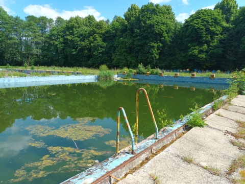 Odkryty basen w Polanicy-Zdroju przejdzie modernizację. Od zamknięcia minęły 24 lata - 1