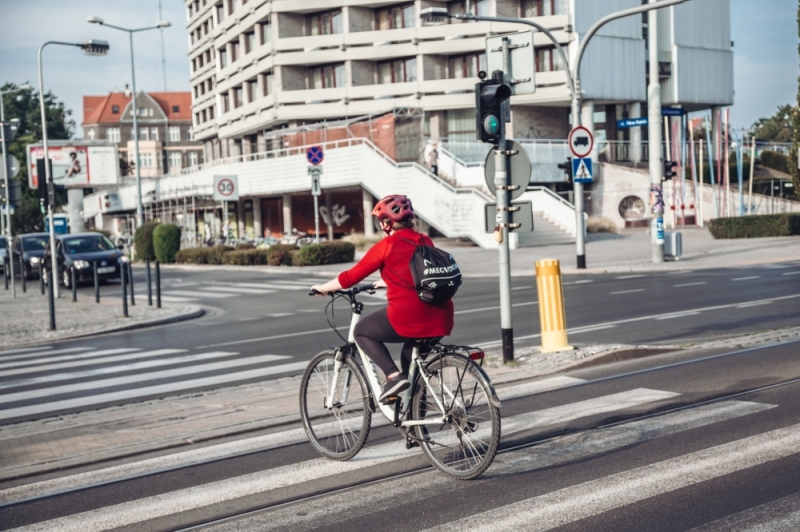 Dr Sokołowski: jazda na rowerze czy hulajnodze tylko w kasku - fot. Patrycja Dzwonkowska