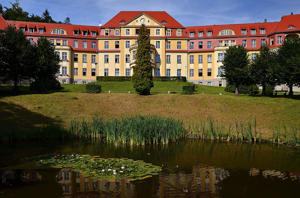 Kowary: Powiat karkonoski chce złożyć ofertę odkupienia szpitala Bukowiec - fot. Wikimedia Commons/Enamo