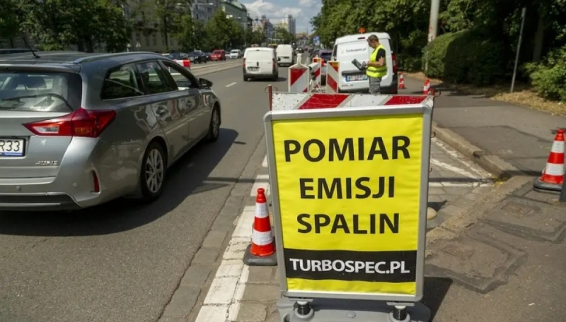  Przez dwa tygodnie eksperci badali spaliny z wrocławskich samochodów - fot. www.Wroclaw.pl