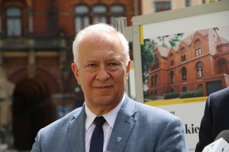 Prezydent Legnicy z wotum zaufania i absolutorium. Radni dyskutowali trzy godziny - fot. prezydent.legnica.eu