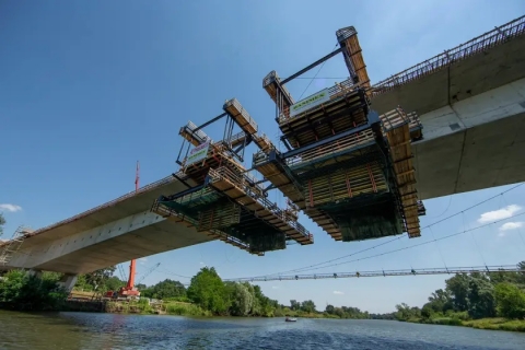 Jeszcze 20 metrów i nowy most na wschodzie Wrocławia będzie niemal gotowy [ZDJĘCIA] - 0