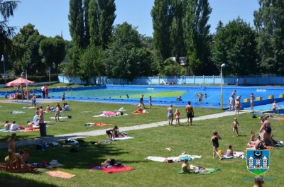 Stary i zniszczony basen w Ząbkowicach Śląskich, ma się zamienić w nowoczesne kąpielisko