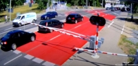Wrocław: Szlabany w dół, kierowcy jadą. Zobacz nagrania z przejazdów kolejowych [WIDEO] 