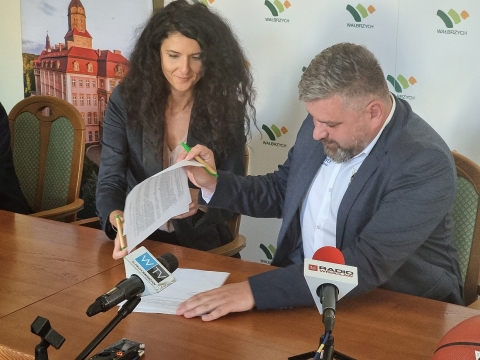 Historyczny moment - Zamek Książ sponsorem tytularnym koszykarskiego Górnika Wałbrzych - 1