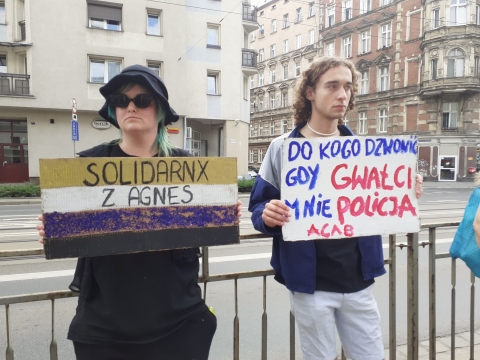 Manifestacja przed komisariatem policji we Wrocławiu - 1