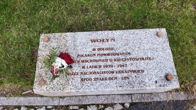 W Jeleniej Górze odsłonięto pomnik upamiętniający Rzeź Wołyńską, ofiary Syberii i Katynia