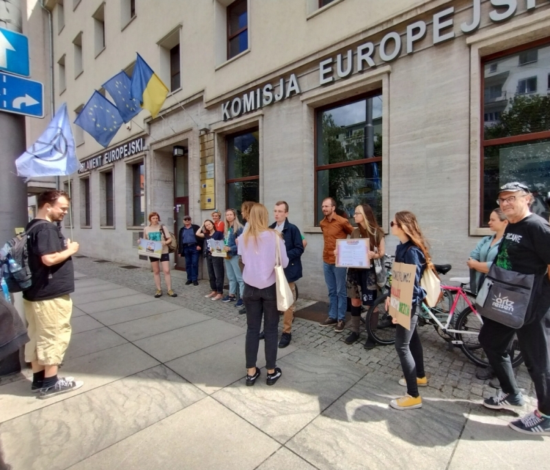 "Las to nie paliwo". Pikieta przed siedzibą biura Komisji Europejskiej - fot. Jakub Ciołko