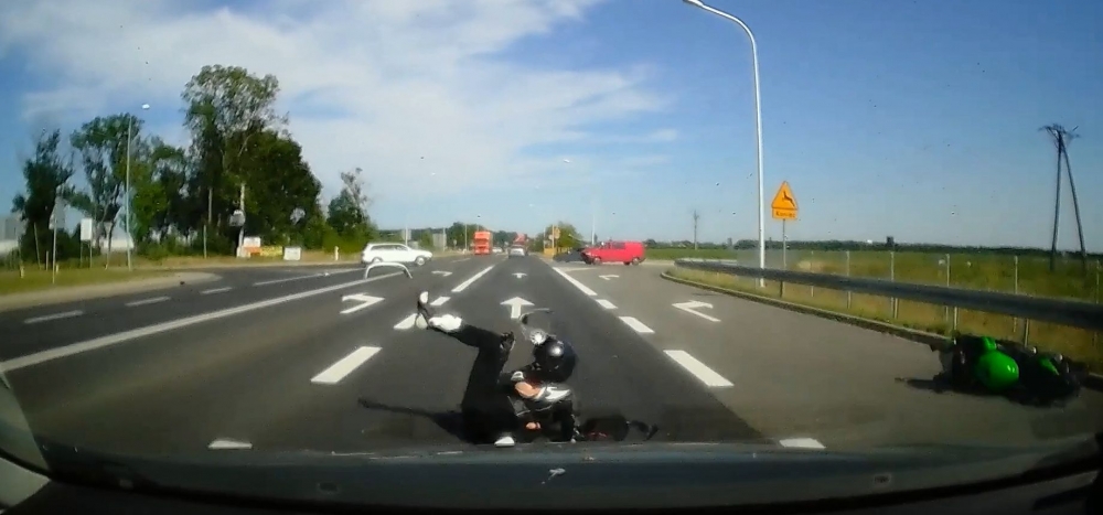 Tragiczny wypadek. Motocyklistka nie przeżyła [FILM 18+] - fot. Stop Cham/gfycat.com