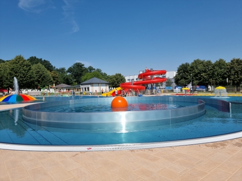 Świdnica: Otwarto basen letni [ZOBACZ] - 7
