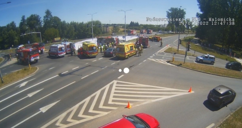 Auto zderzyło się z wozem strażackim w Lubinie [WIDEO] - www.lubin.pl/YT