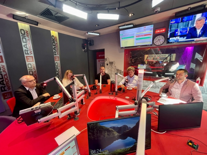Debata polityczna: Najnowszy sondaż i dodatek węglowy - fot. RW