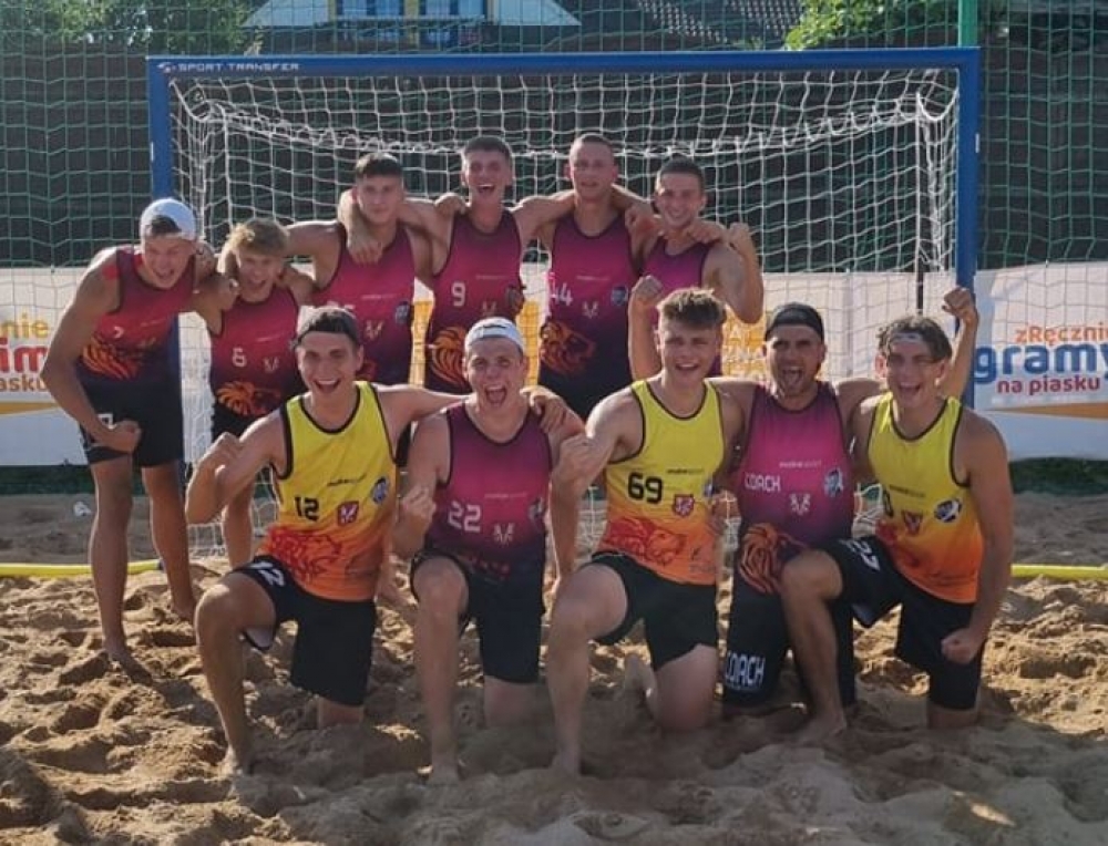 W Kątach Wrocławskich trwają mistrzostwa Polski juniorów w plażowej piłce ręcznej - fot. SPR GOKIS Kąty Wrocławskie Facebook