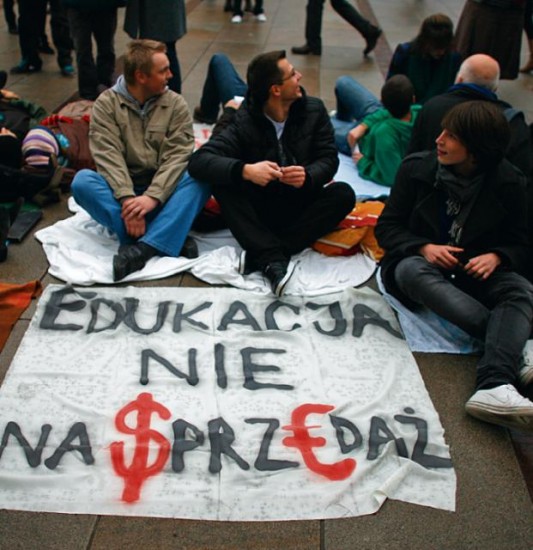  Studenci biją na alarm!  - www.demokratyczne.pl