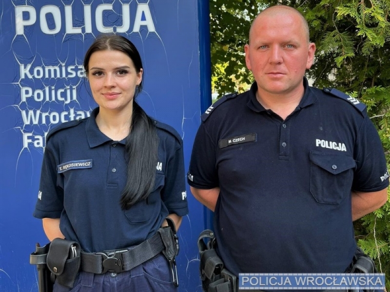 49-latek wpadł do Odry i zaplątał się w gałęzie. Na brzeg wyciągnęli go policjanci z Fabrycznej - fot. dolnośląska policja