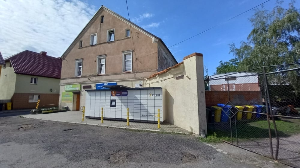 Postawili paczkomat w zabytkowym centrum. Zniknął dopiero po interwencji Radia Wrocław - fot. Andrzej Andrzejewski