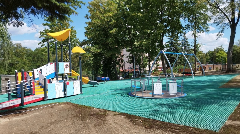 Zabawa nie mniej ważna niż lekarstwa. Nowy plac dla małych pacjentów w Bolesławcu - fot. Piotr Słowiński