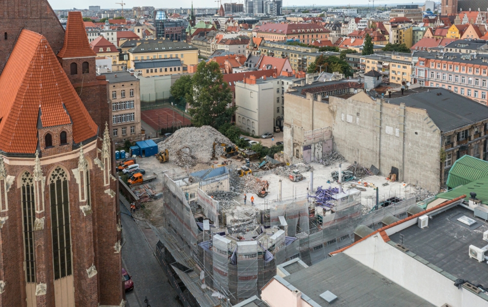 Solpol znika w oczach, ale rozbiórka potrwa dłużej niż zakładano - fot. wroclaw.pl