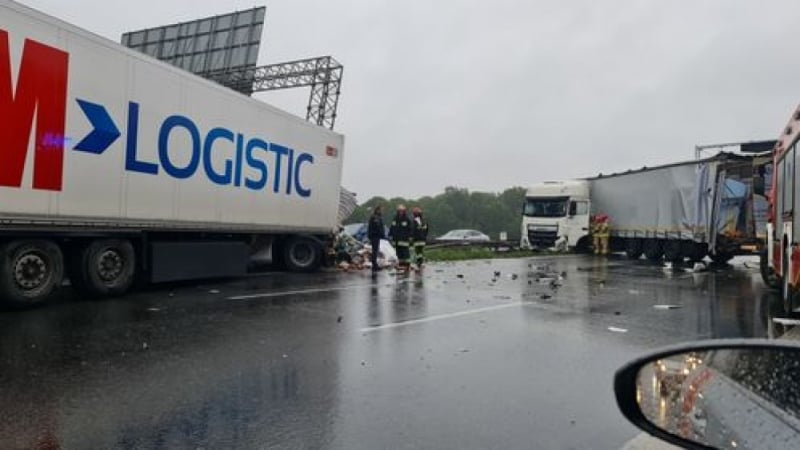Ogromne utrudnienia po wypadkach na AOW. Korki też na A4 - fot. Słuchacz
