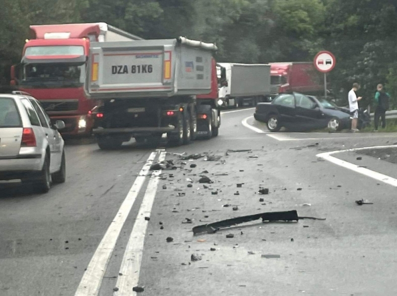 Kolizja na DK8. Auto wypadło z drogi [FOTO] - fot. Wiktor Stefan