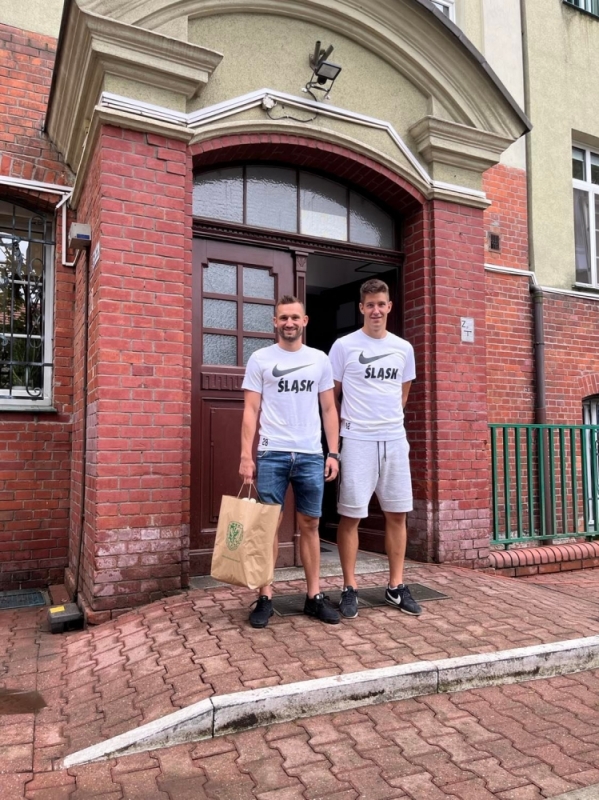 Śląsk z wizytą u małych kibiców z Domu Dziecka - fot. slaskwroclaw.pl