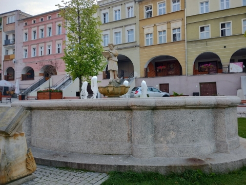 Bolków: Anielska Fontanna zdemolowana. Niedawno zakończył się jej remont - 0