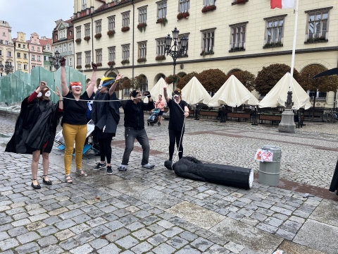 Wrocław: Na Rynku obalono pomnik Feliksa Dzierżyńskiego - 1