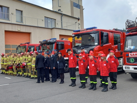 Dwa samochody gaśnicze trafiły do straży pożarnej w Wałbrzychu - 0