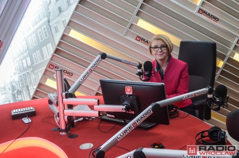 Marzena Machałek: Rok szkolny rozpoczęło dziś ponad 4,6 miliona uczniów - fot. RW