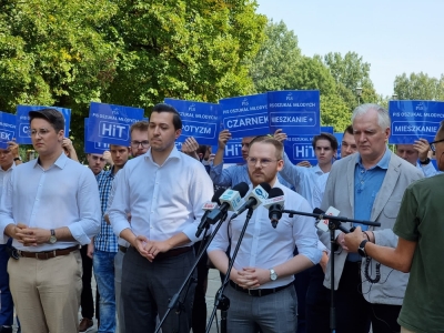 Młoda prawica protestuje przeciwko polityce edukacyjnej Przemysława Czarnka