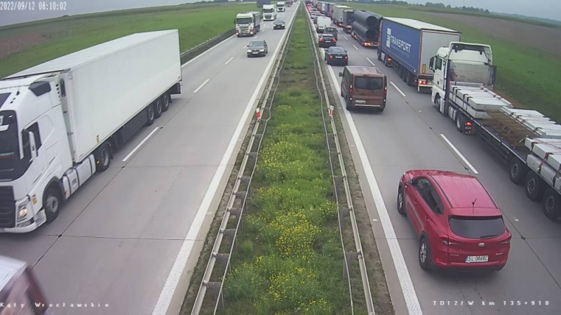Ogromny korek na A4 po awarii ciężarówki - fot. kamery GDDKiA