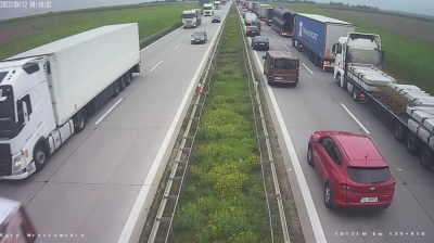 Ogromny korek na A4 po awarii ciężar&oacute;wki