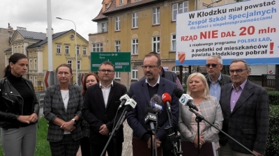 Nie dostali pieniędzy z Polskiego Ładu - na bilboardach informują mieszkańc&oacute;w z jakich inwestycji muszą zrezygnować