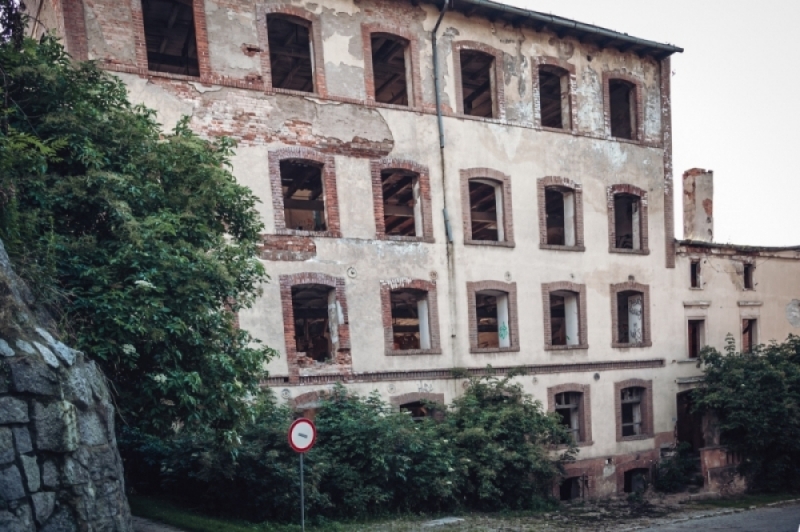 Ruiny w centrum Bolkowa - mieszkańcy mają dość widoku, ale wszystkie instytucje są bezsilne - fot. Patrycja Dzwonkowska
