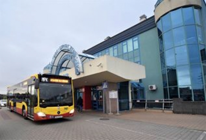 Białym korytarzem między klinikami. Wracają autobusy dla lekarzy i studentów  - fot. MPK Wrocław