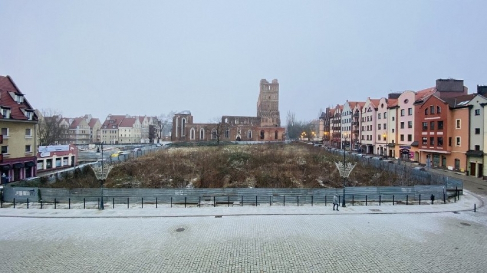 Miasto przegrywa w sądzie. Zaniedbana działka w centrum Głogowa nie zmieni właściciela - fot: UM Głogów