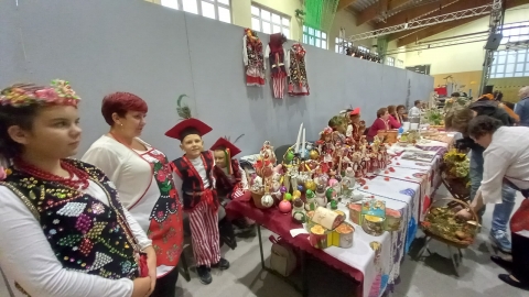 Piękne stroje, wyroby i pieśni. Dziś Międzynarodowy Dzień Kobiet Wiejskich - 0