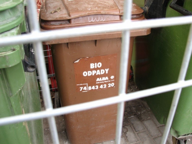 Segregacja śmieci w blokowiskach idzie na marne. W Złotoryi mieszkańcy wzięli sprawy w swoje ręce - fot. archiwum Radio Wrocław (zdjęcie ilustracyjne)