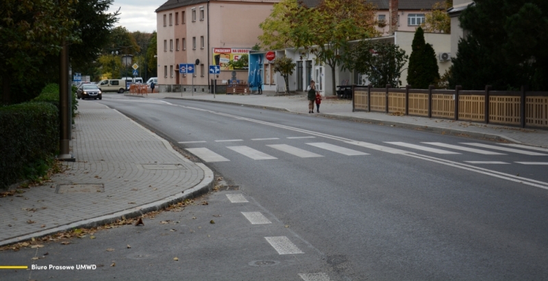 Kierowcy mogą już korzystać z nowo oddanej drogi w Strzelinie - Fot. UMWD