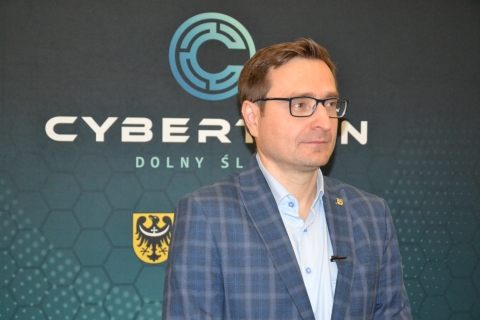 Kto powstrzyma atak hakerski? Informatycy z Polski i Czech grają o „Cybertron” - 17
