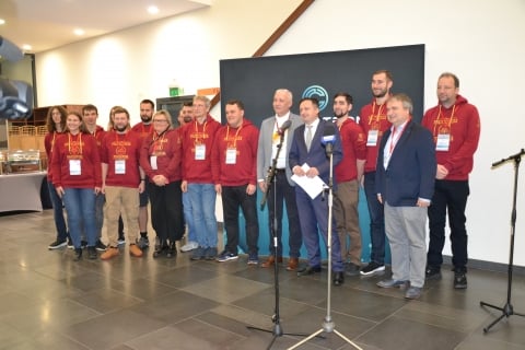 Kto powstrzyma atak hakerski? Informatycy z Polski i Czech grają o „Cybertron” - 19