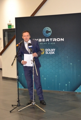 Kto powstrzyma atak hakerski? Informatycy z Polski i Czech grają o „Cybertron” - 0