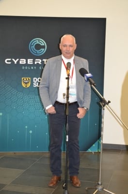 Kto powstrzyma atak hakerski? Informatycy z Polski i Czech grają o „Cybertron” - 1