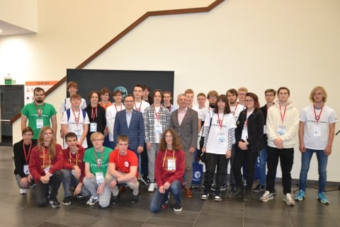 Kto powstrzyma atak hakerski? Informatycy z Polski i Czech grają o „Cybertron” - 3