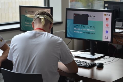 Kto powstrzyma atak hakerski? Informatycy z Polski i Czech grają o „Cybertron” - 6