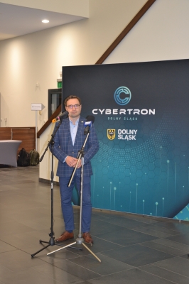 Kto powstrzyma atak hakerski? Informatycy z Polski i Czech grają o „Cybertron” - 9