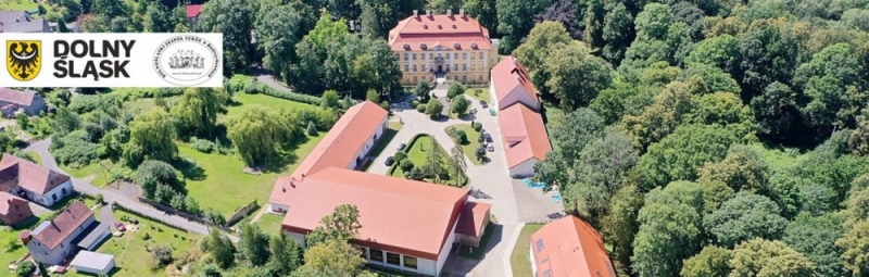 W Biedrzychowicach zaczęła się uroczystość nadania szkole imienia Marii Konopnickiej - fot. Facebook